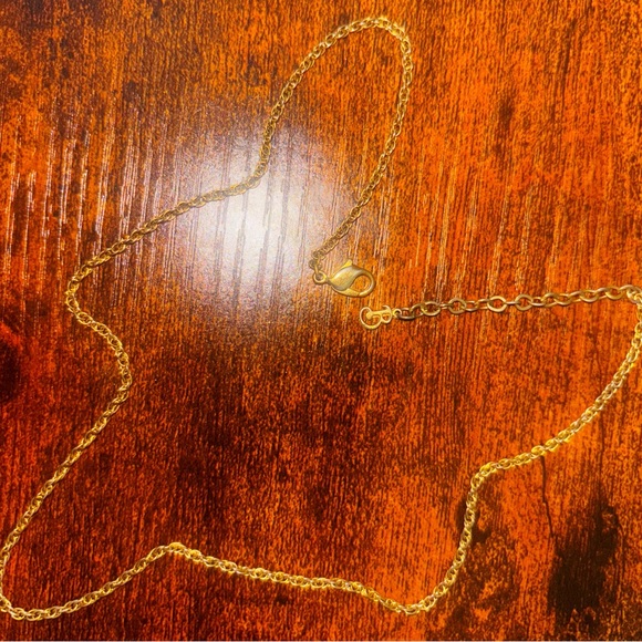 Burberry Elegant Gold Chain Necklace - Picture 1 of 3